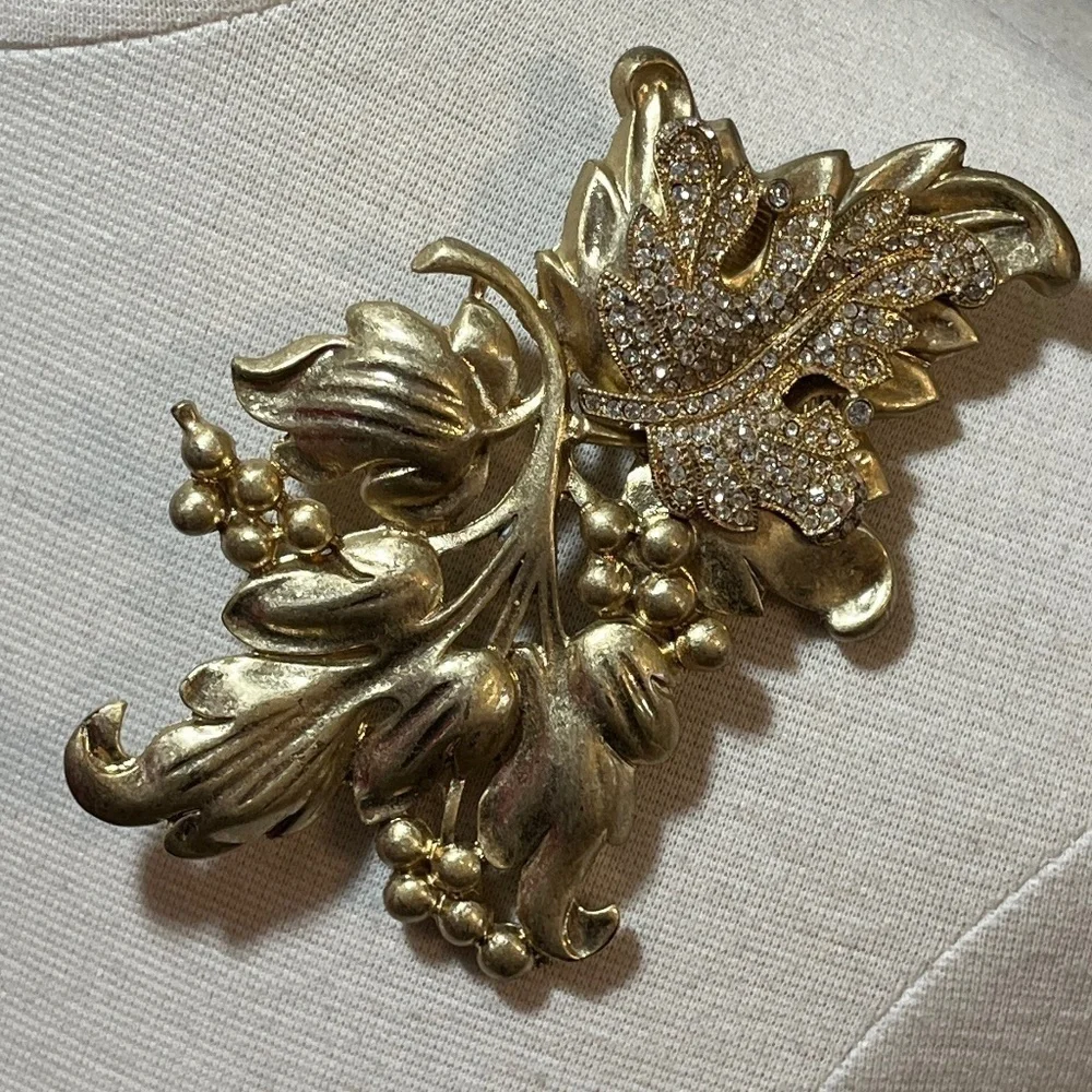 Women‎ Brooch 4.5